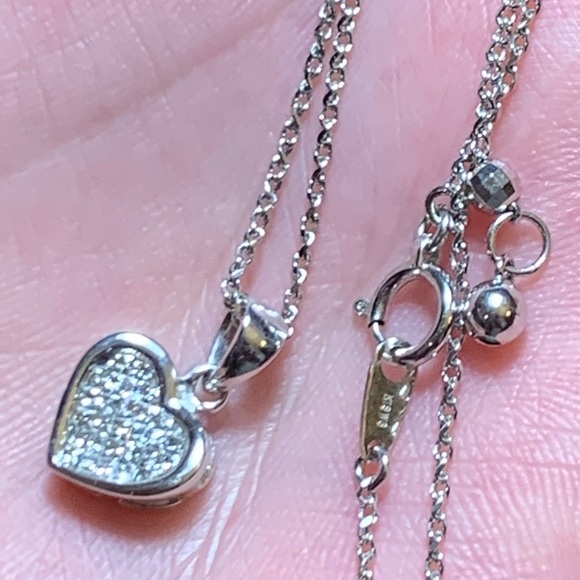 Meet your Posher, Jackie - Picture 2 of 2